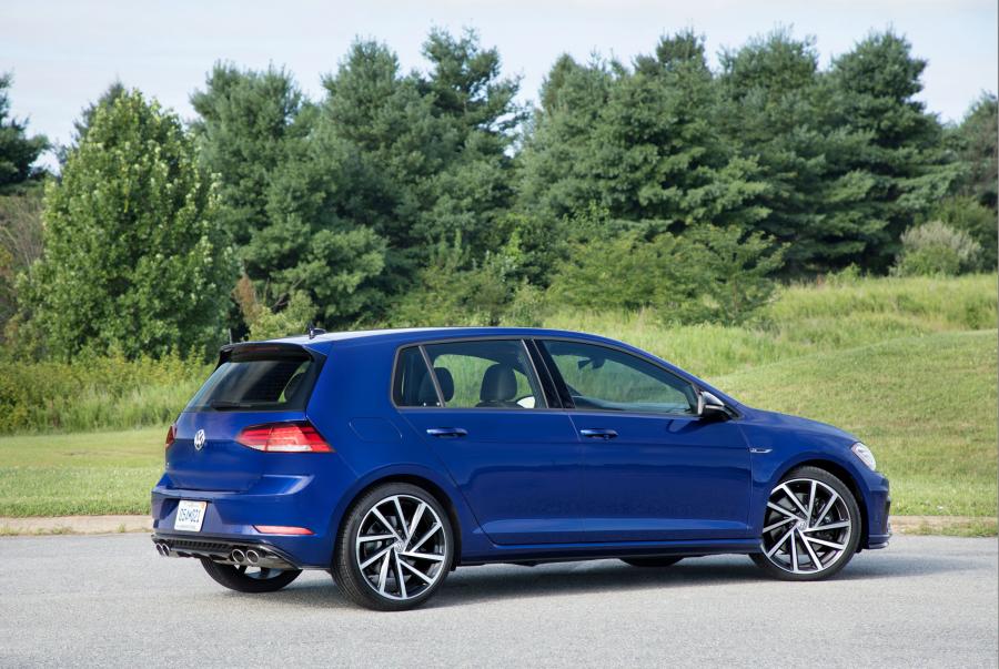  Volkswagen Golf R 5-Door (Typ 5G) 2017 года  (NA) (фото 14 из 19)